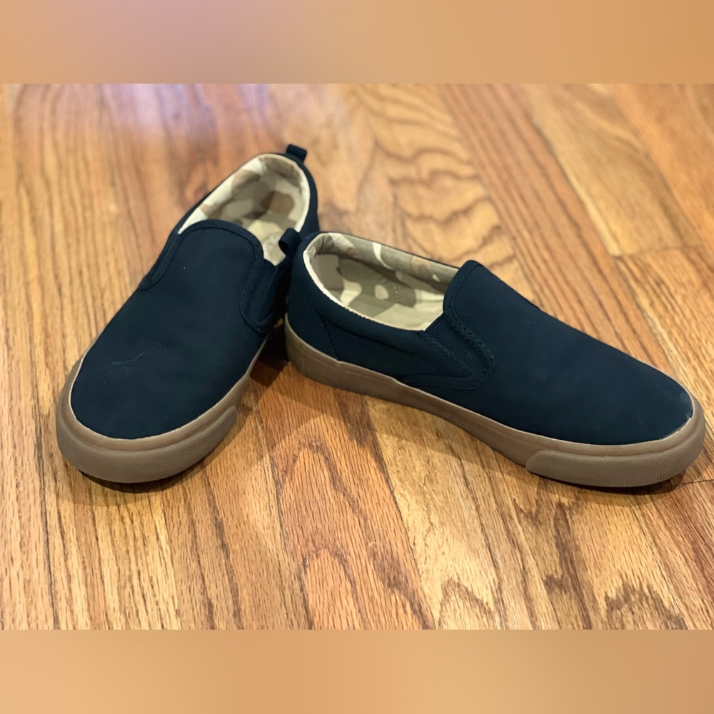 Boys Old Navy slip-ons size 3